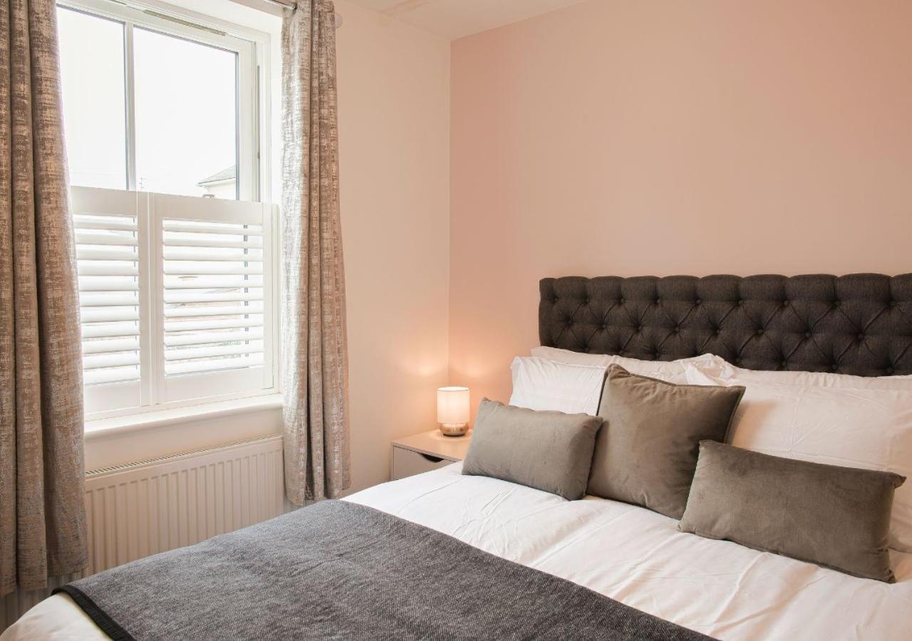 チェルトナム Stunning 2 Bed With Private Patio And Free Parkingヴィラ エクステリア 写真