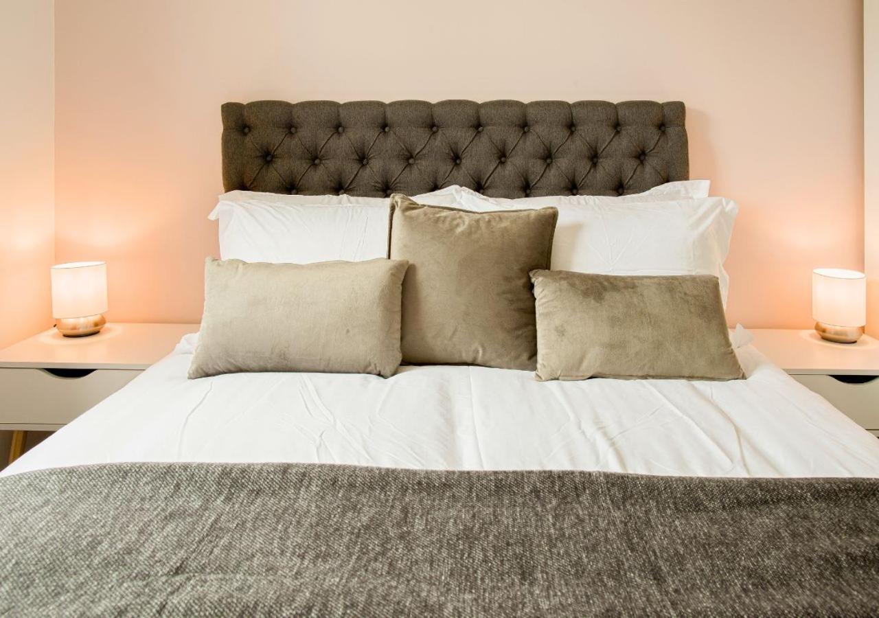 チェルトナム Stunning 2 Bed With Private Patio And Free Parkingヴィラ エクステリア 写真