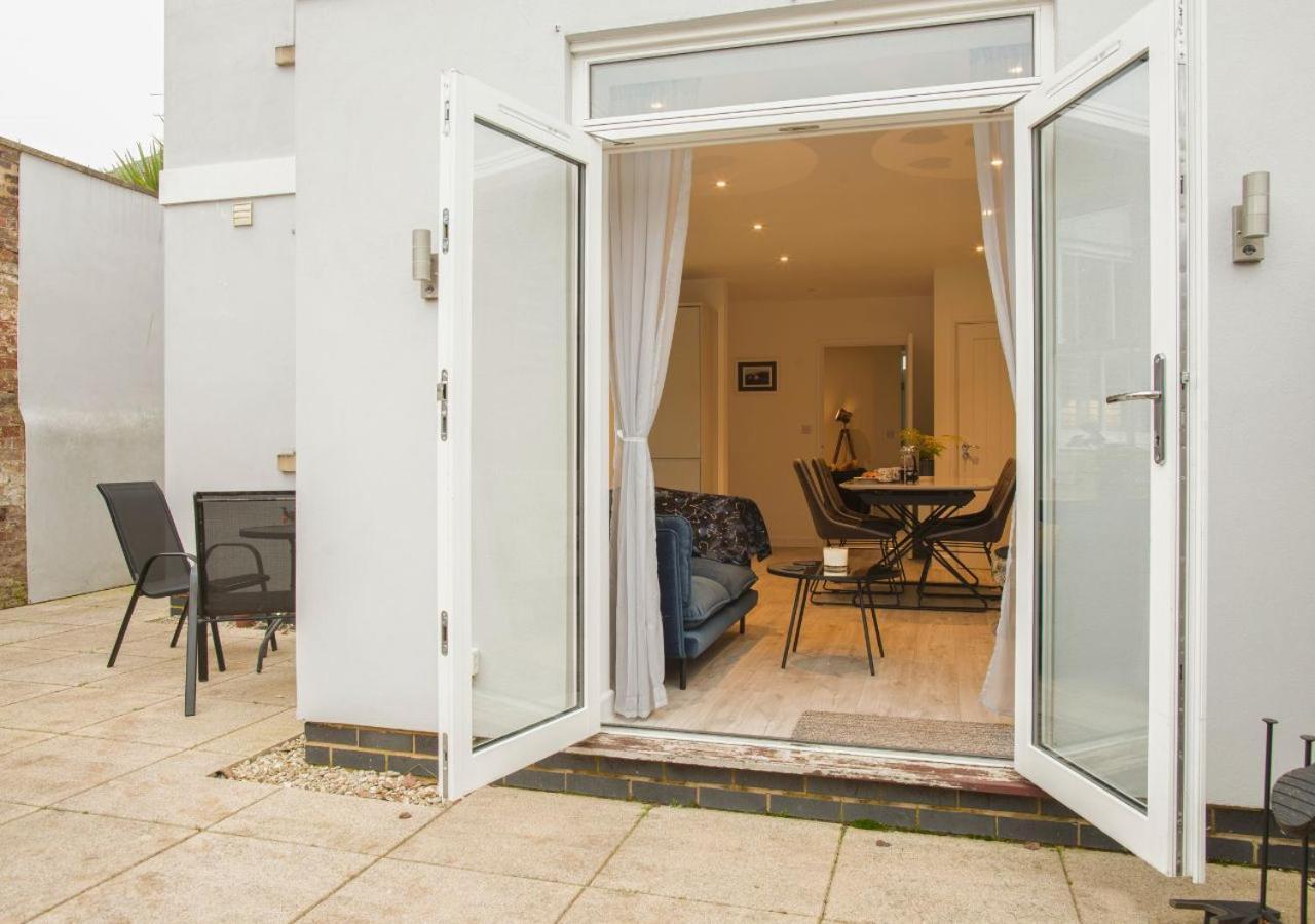 チェルトナム Stunning 2 Bed With Private Patio And Free Parkingヴィラ エクステリア 写真