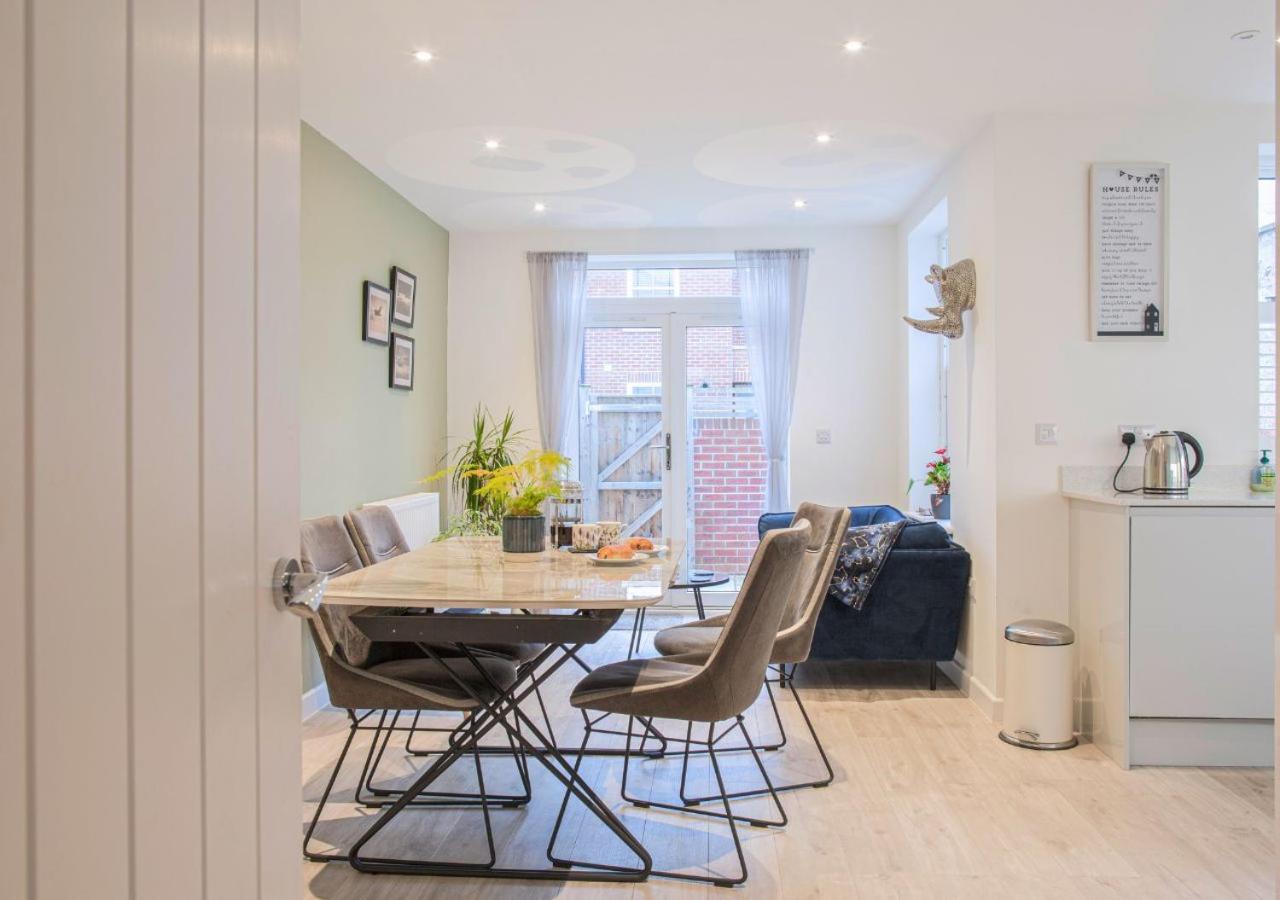 チェルトナム Stunning 2 Bed With Private Patio And Free Parkingヴィラ エクステリア 写真