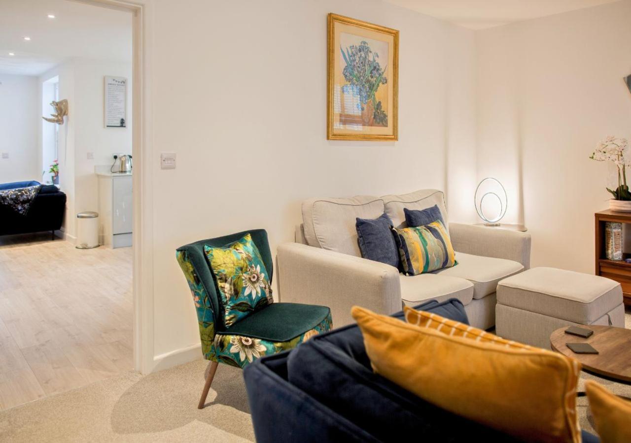 チェルトナム Stunning 2 Bed With Private Patio And Free Parkingヴィラ エクステリア 写真
