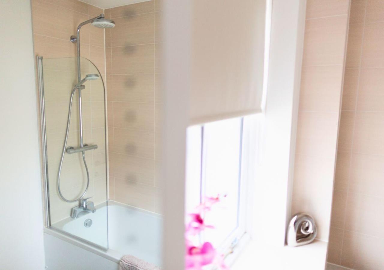チェルトナム Stunning 2 Bed With Private Patio And Free Parkingヴィラ エクステリア 写真