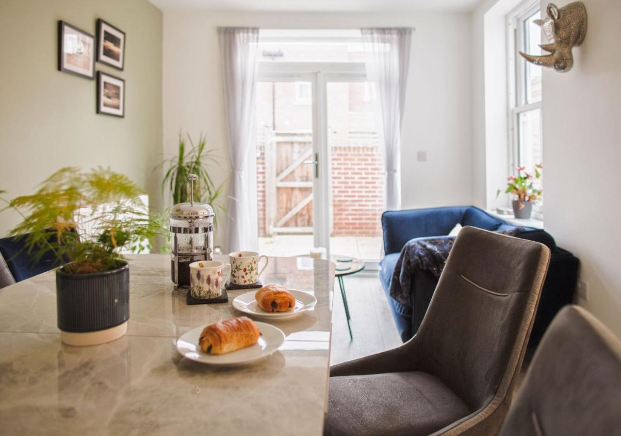 チェルトナム Stunning 2 Bed With Private Patio And Free Parkingヴィラ エクステリア 写真