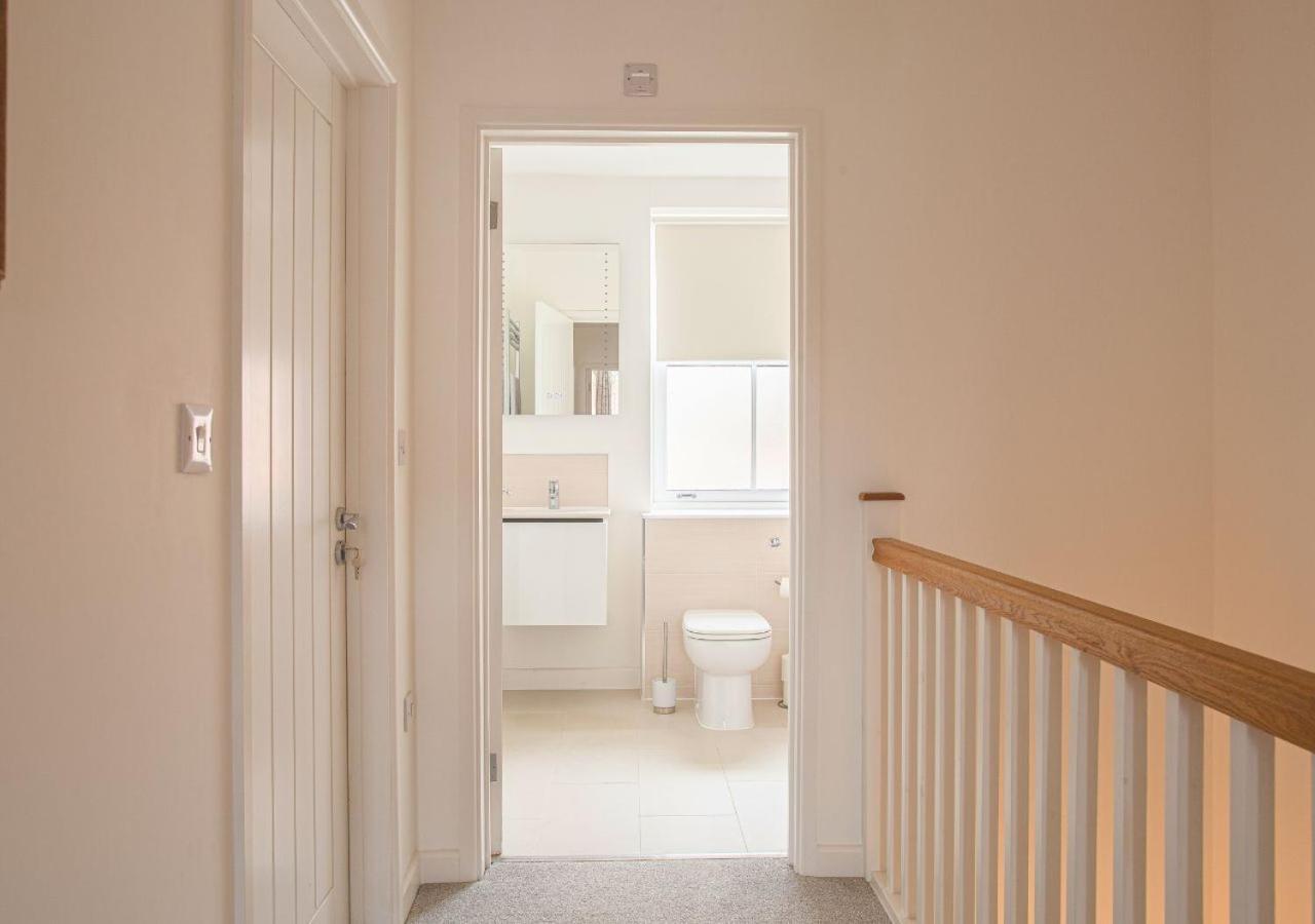 チェルトナム Stunning 2 Bed With Private Patio And Free Parkingヴィラ エクステリア 写真